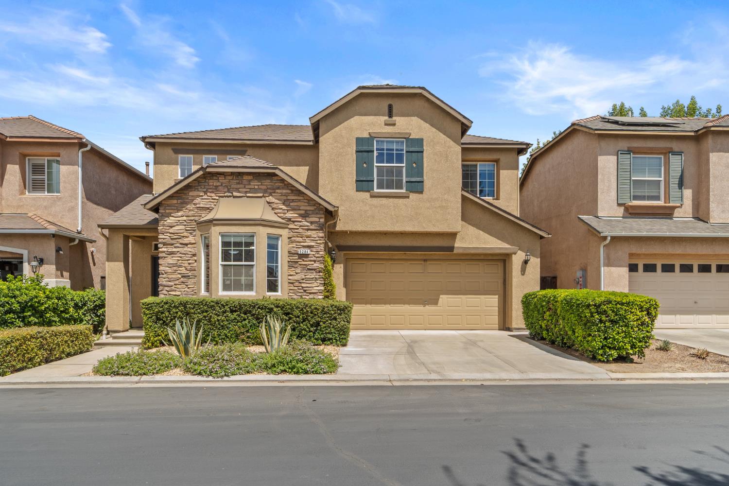 5284 W King Fisher Ln, Fresno, CA 93722
