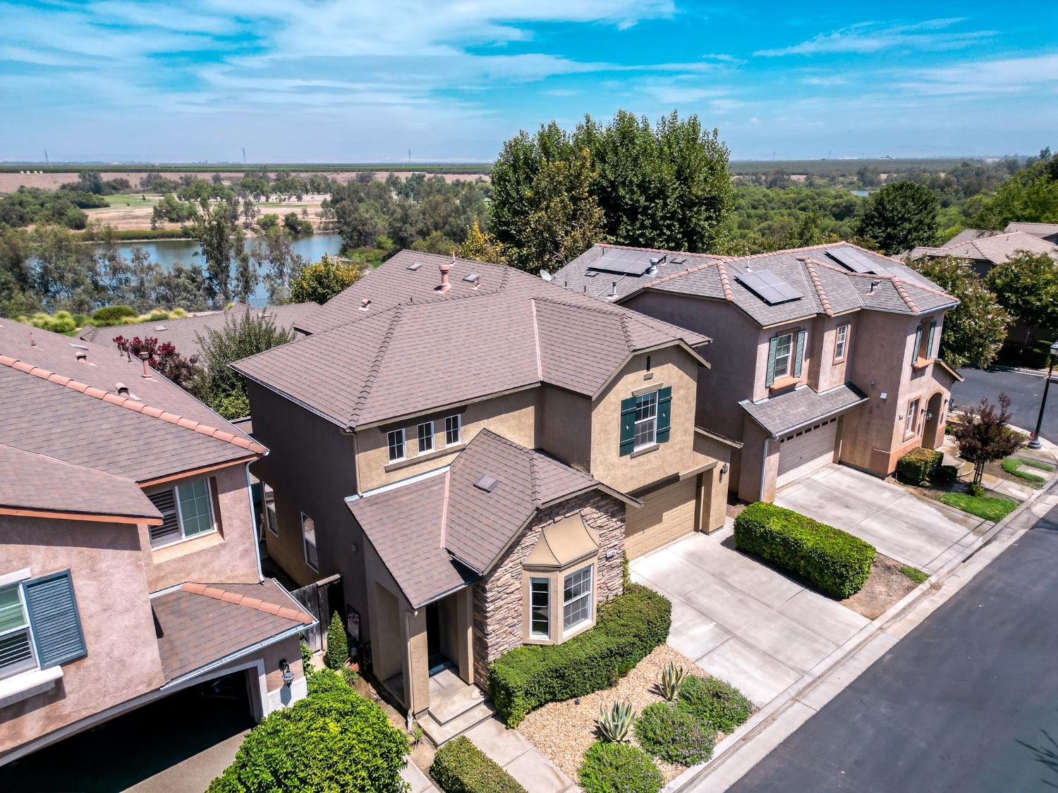 5284 W King Fisher Ln, Fresno, CA 93722