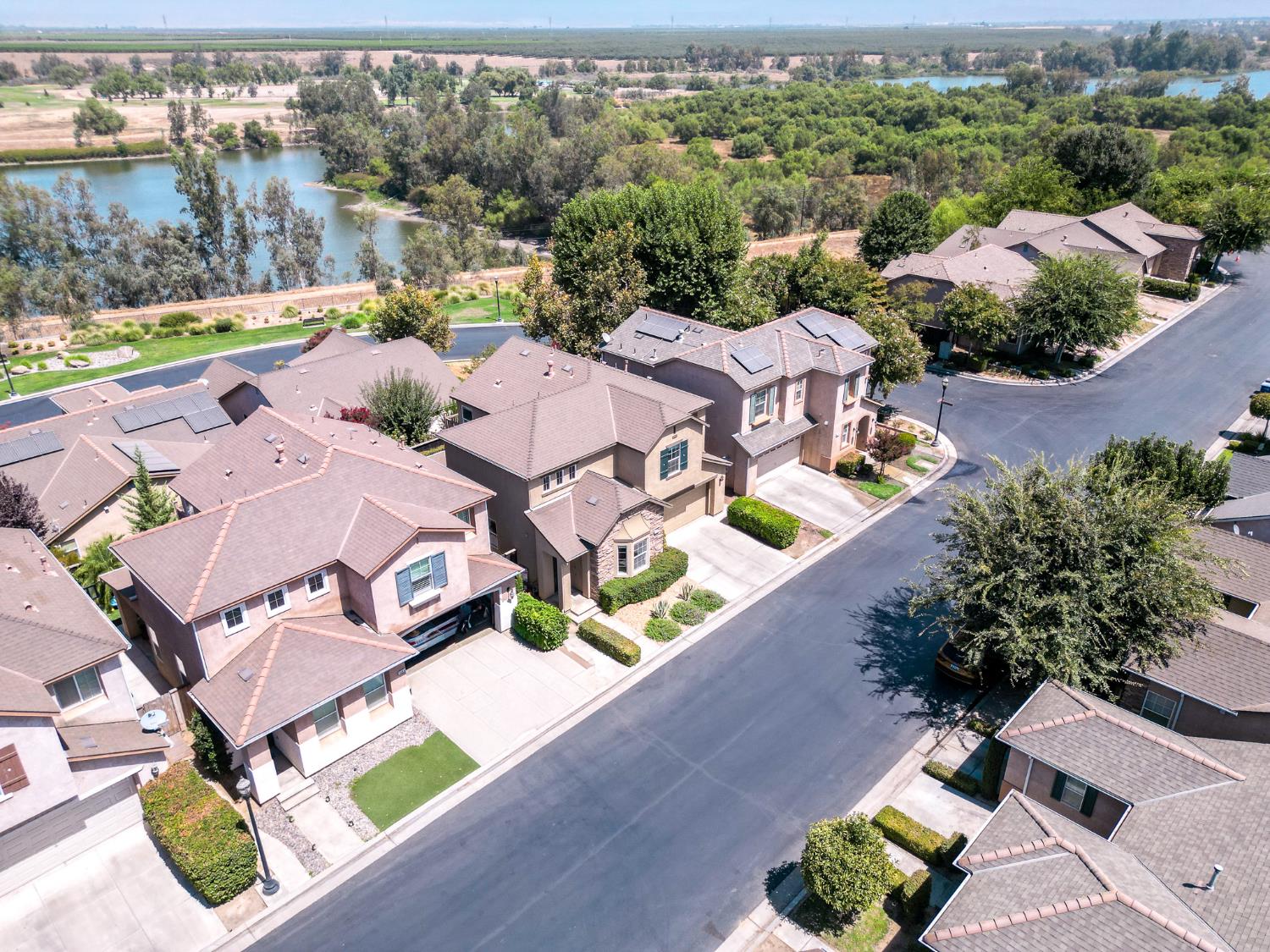 5284 W King Fisher Ln, Fresno, CA 93722