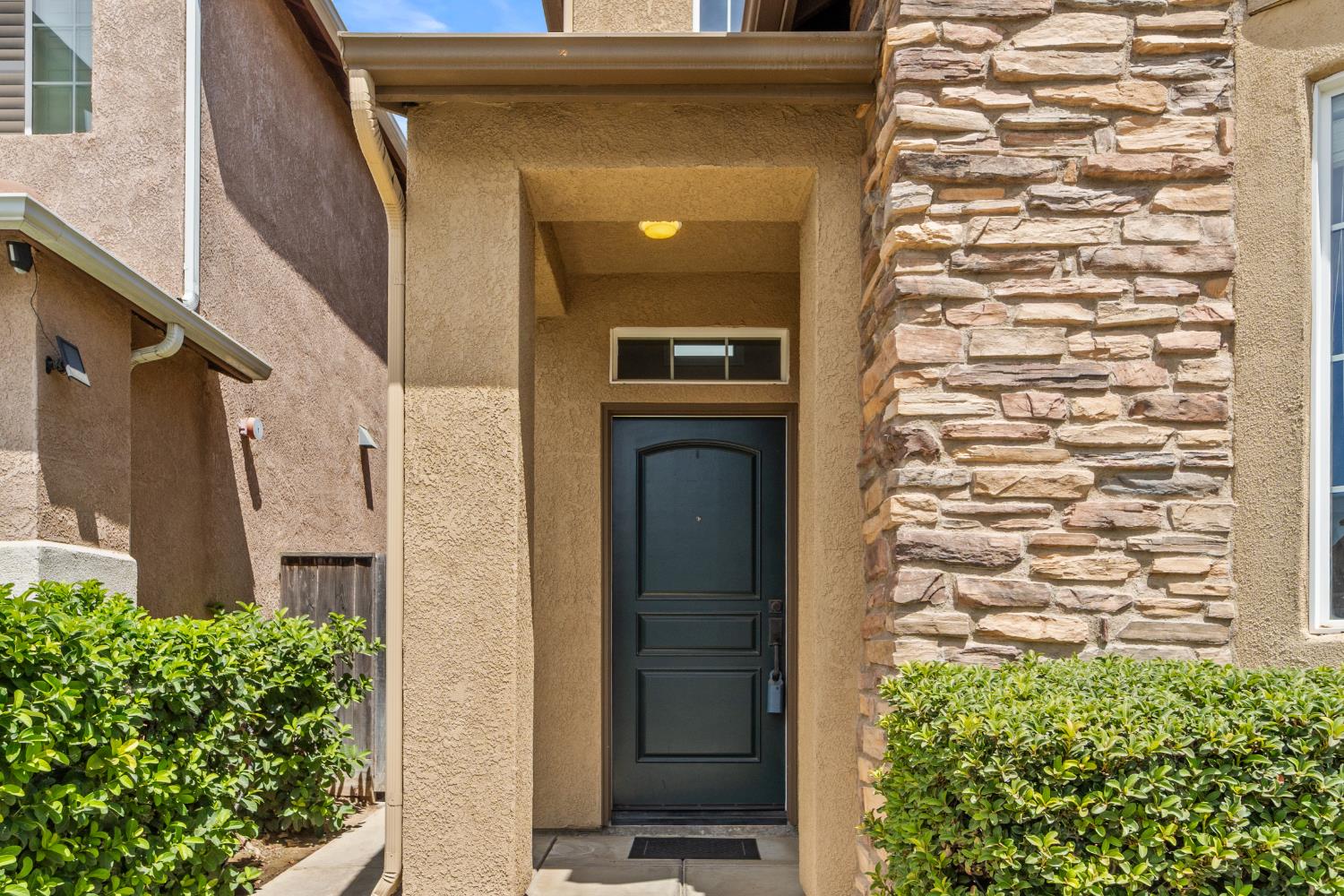 5284 W King Fisher Ln, Fresno, CA 93722