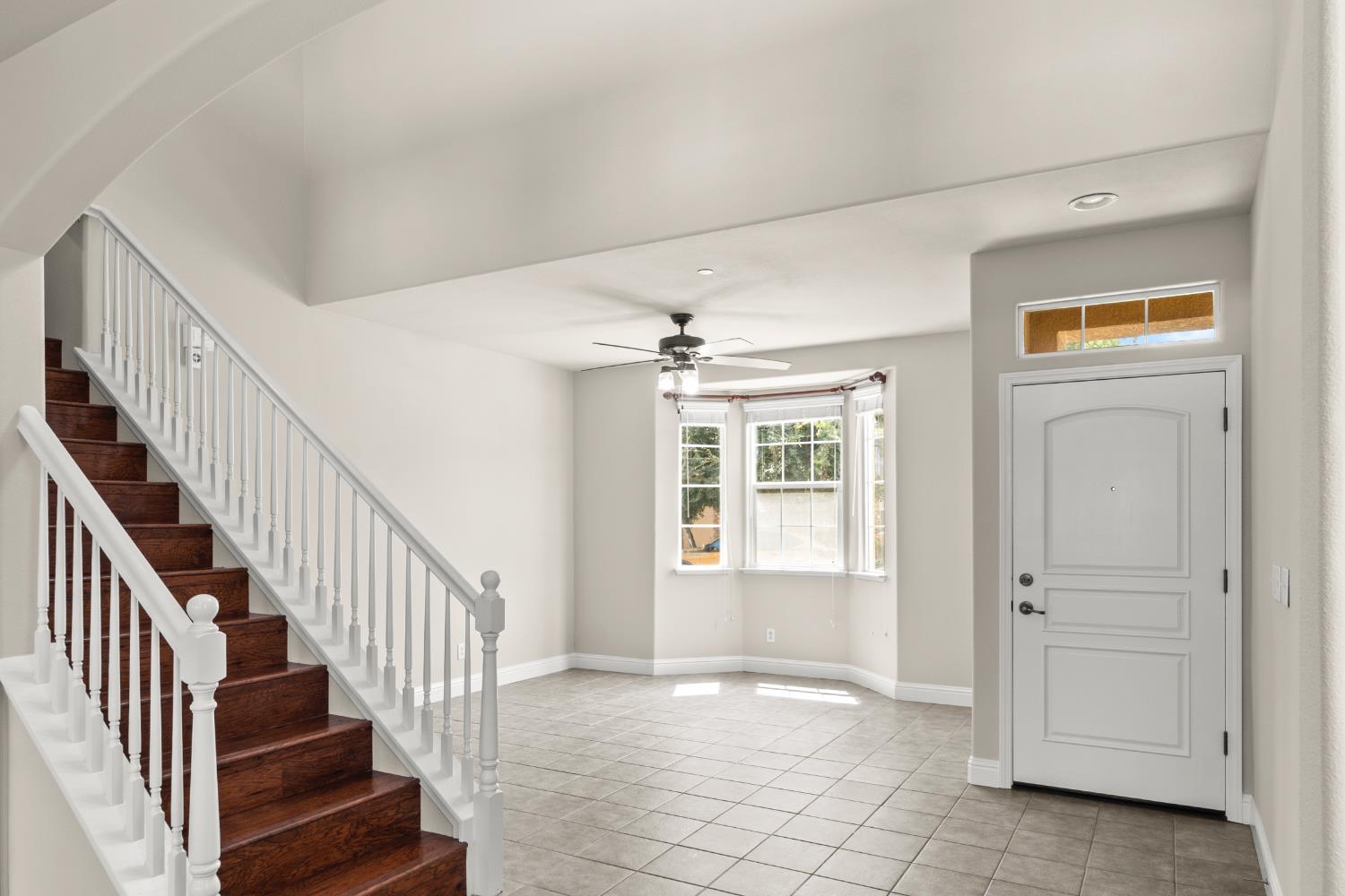 5284 W King Fisher Ln, Fresno, CA 93722