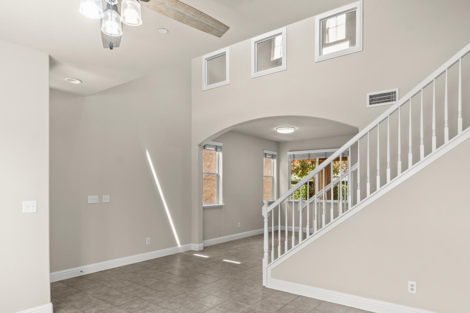 5284 W King Fisher Ln, Fresno, CA 93722