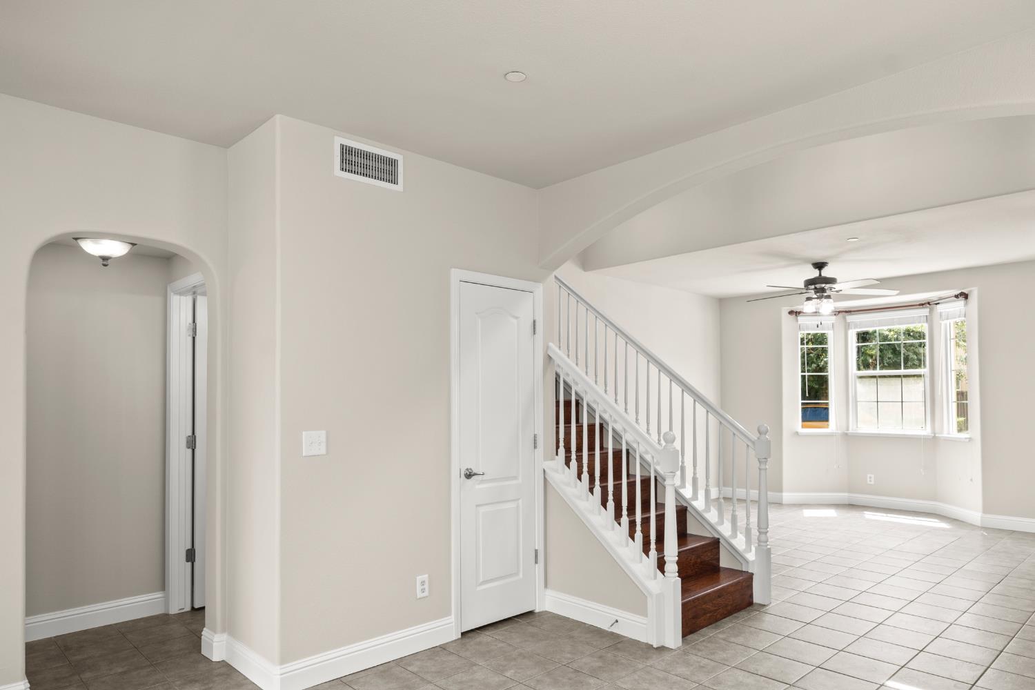5284 W King Fisher Ln, Fresno, CA 93722