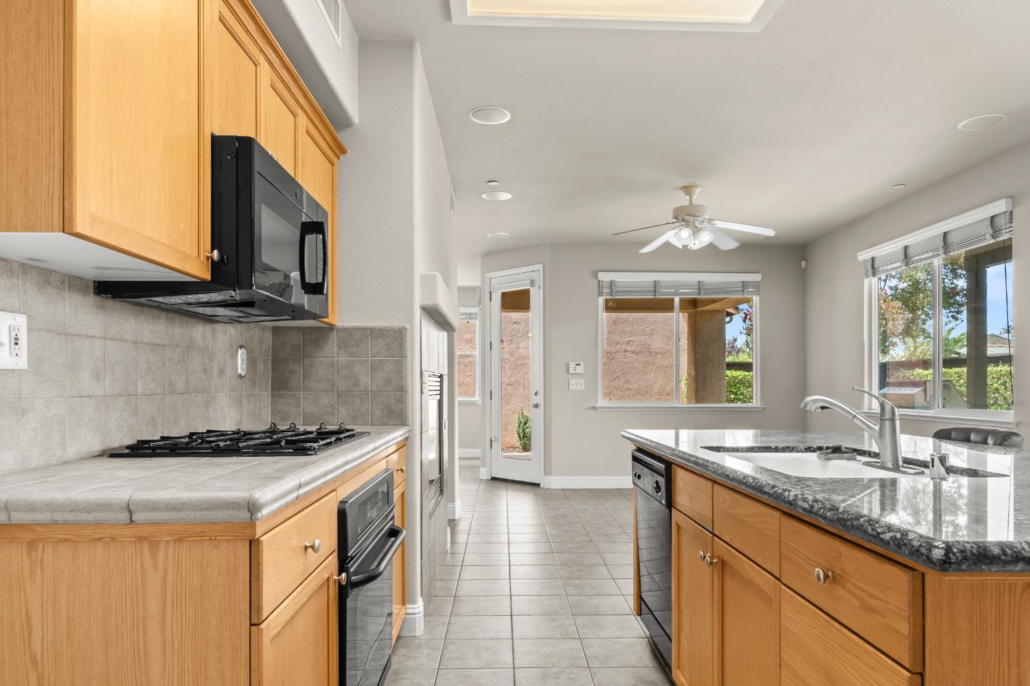 5284 W King Fisher Ln, Fresno, CA 93722
