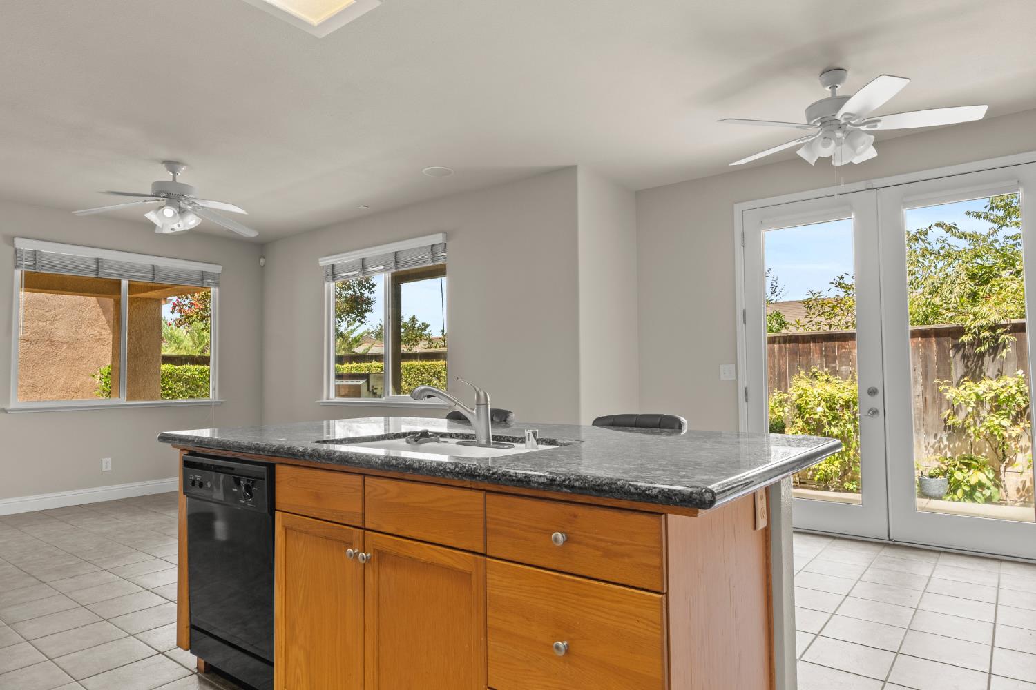 5284 W King Fisher Ln, Fresno, CA 93722