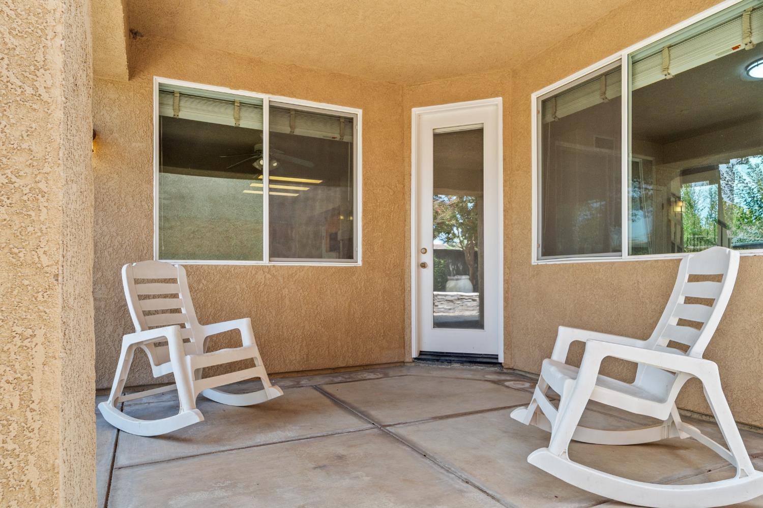 5284 W King Fisher Ln, Fresno, CA 93722