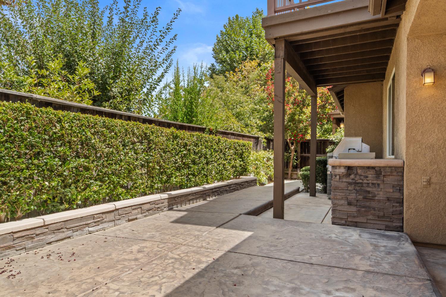 5284 W King Fisher Ln, Fresno, CA 93722