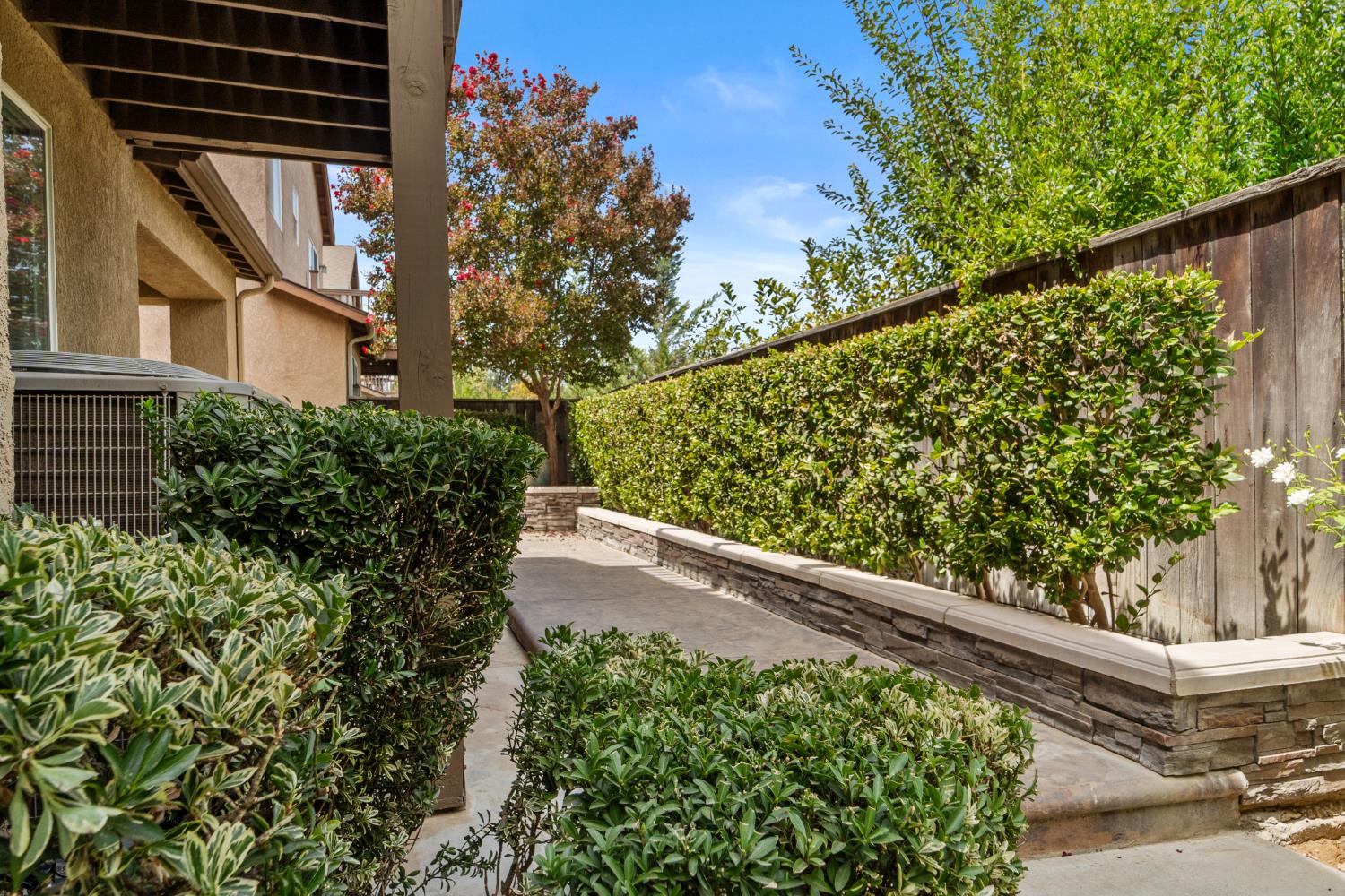 5284 W King Fisher Ln, Fresno, CA 93722