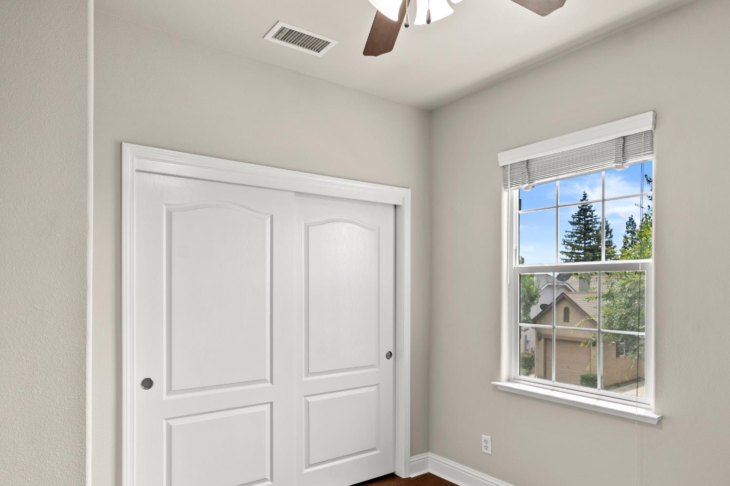 5284 W King Fisher Ln, Fresno, CA 93722