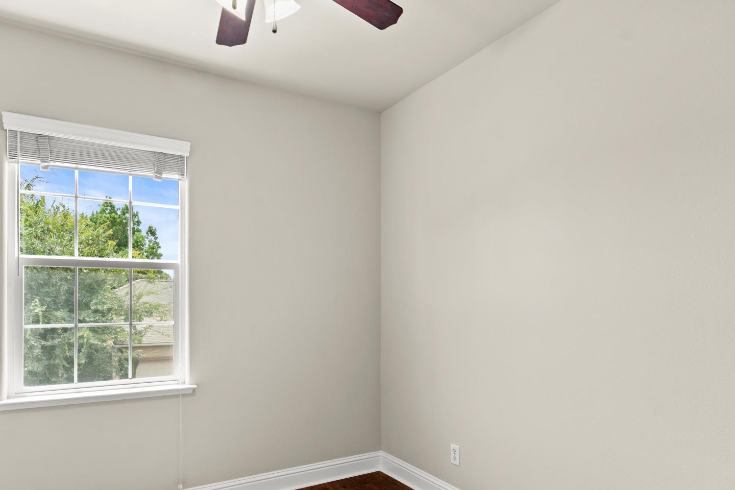 5284 W King Fisher Ln, Fresno, CA 93722