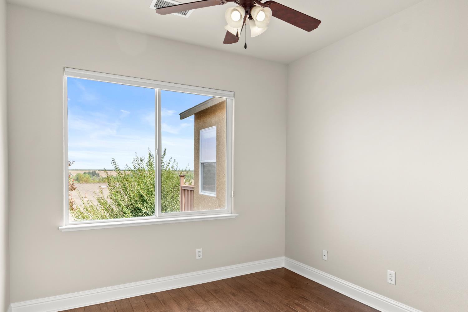 5284 W King Fisher Ln, Fresno, CA 93722