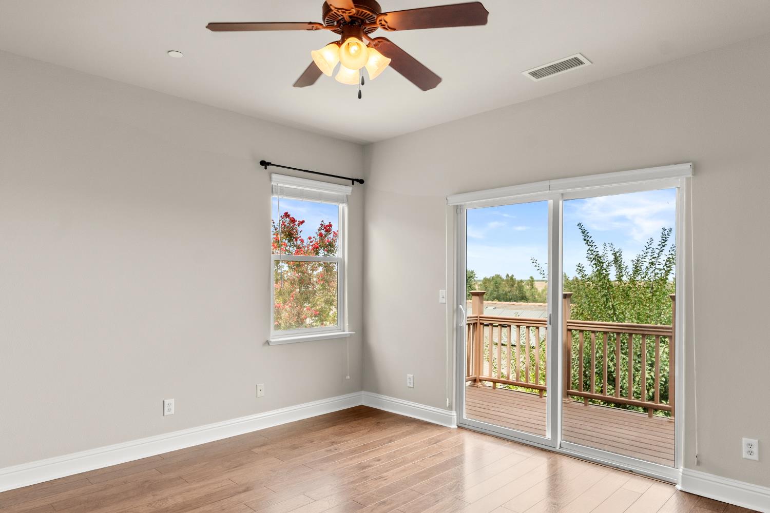 5284 W King Fisher Ln, Fresno, CA 93722