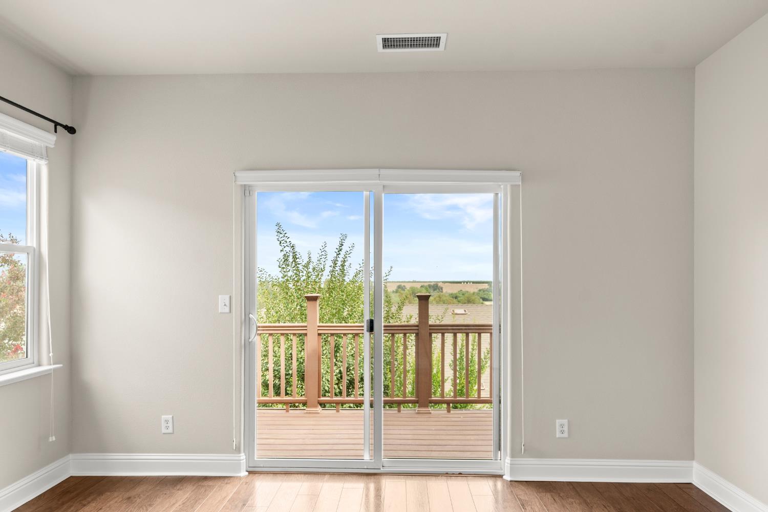 5284 W King Fisher Ln, Fresno, CA 93722