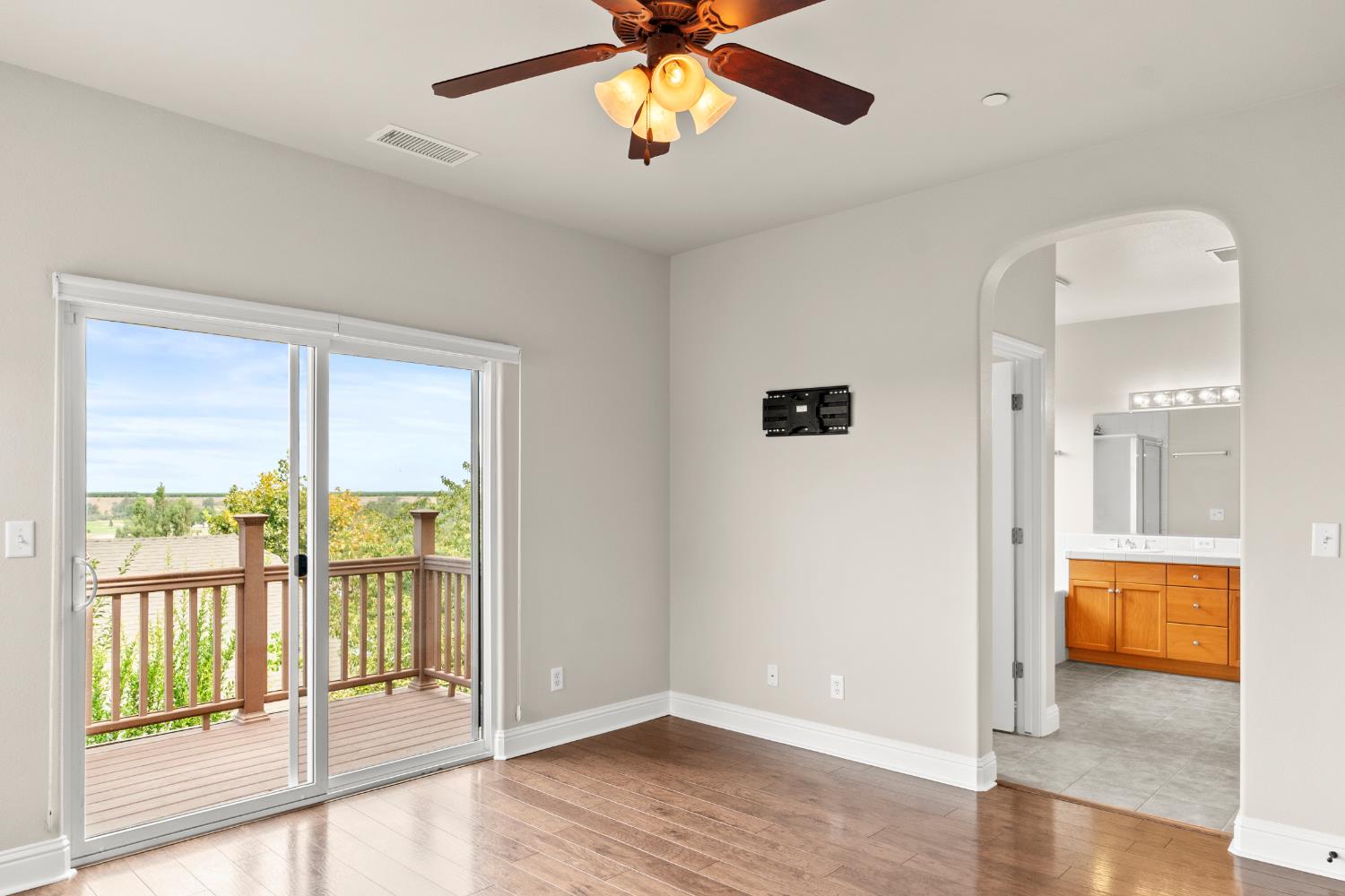 5284 W King Fisher Ln, Fresno, CA 93722