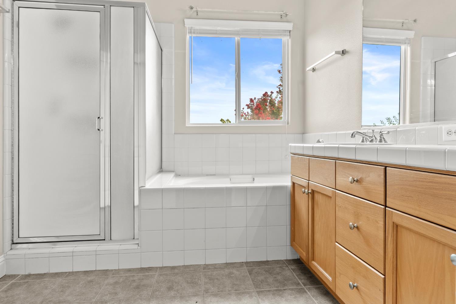 5284 W King Fisher Ln, Fresno, CA 93722