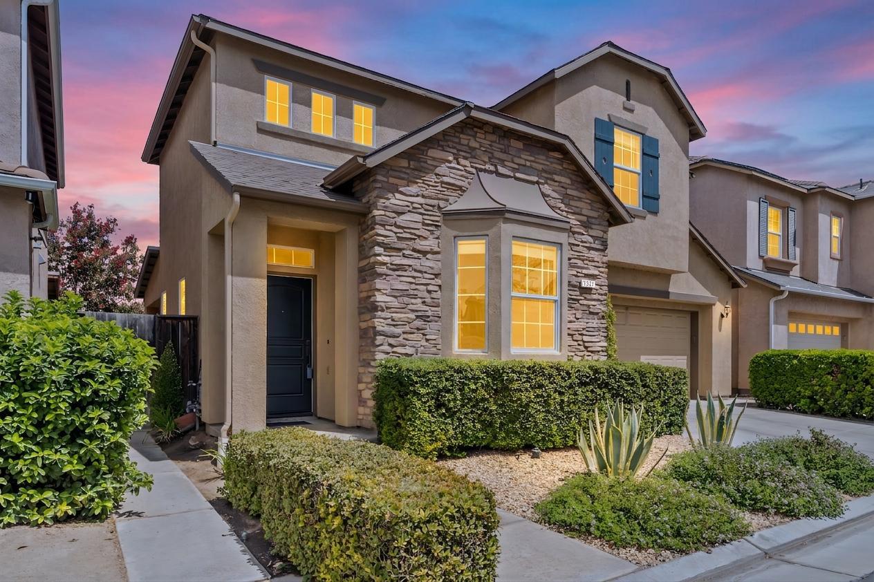 5284 W King Fisher Ln, Fresno, CA 93722