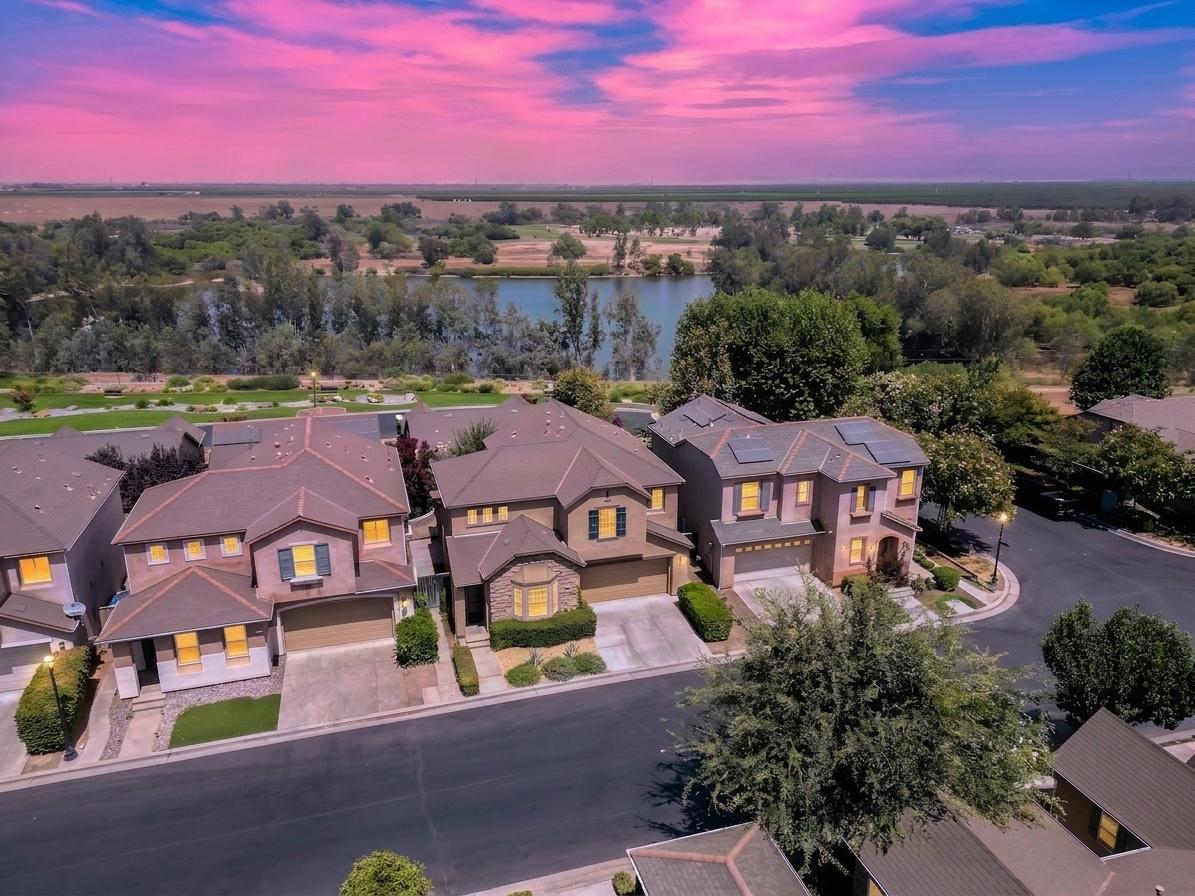 5284 W King Fisher Ln, Fresno, CA 93722