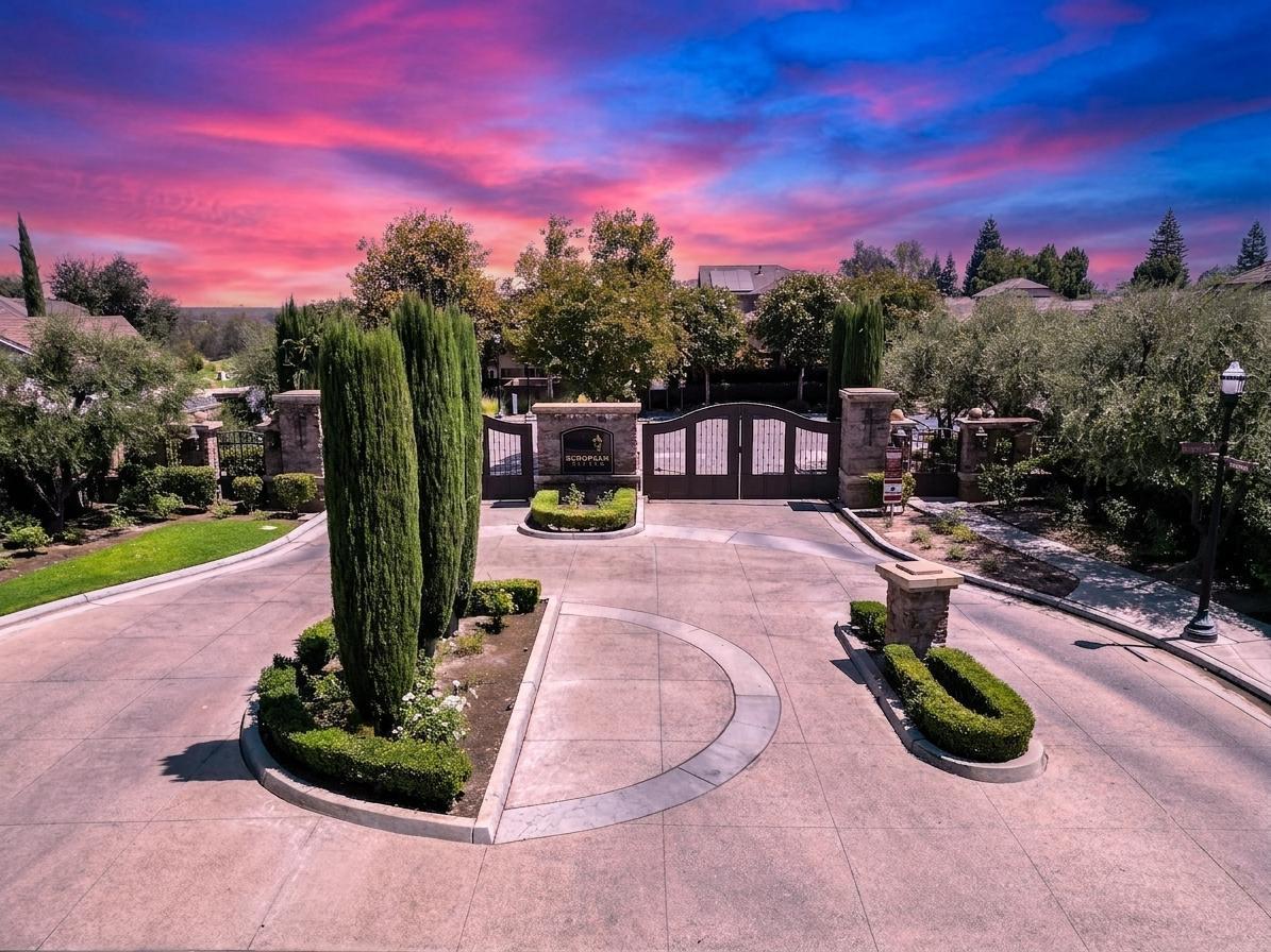 5284 W King Fisher Ln, Fresno, CA 93722