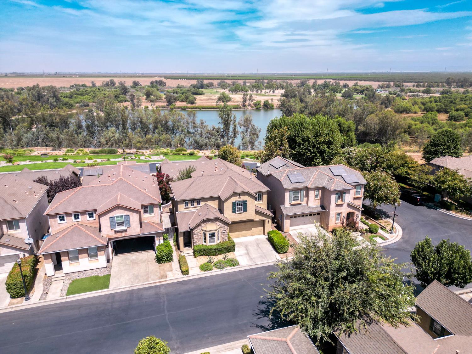 5284 W King Fisher Ln, Fresno, CA 93722