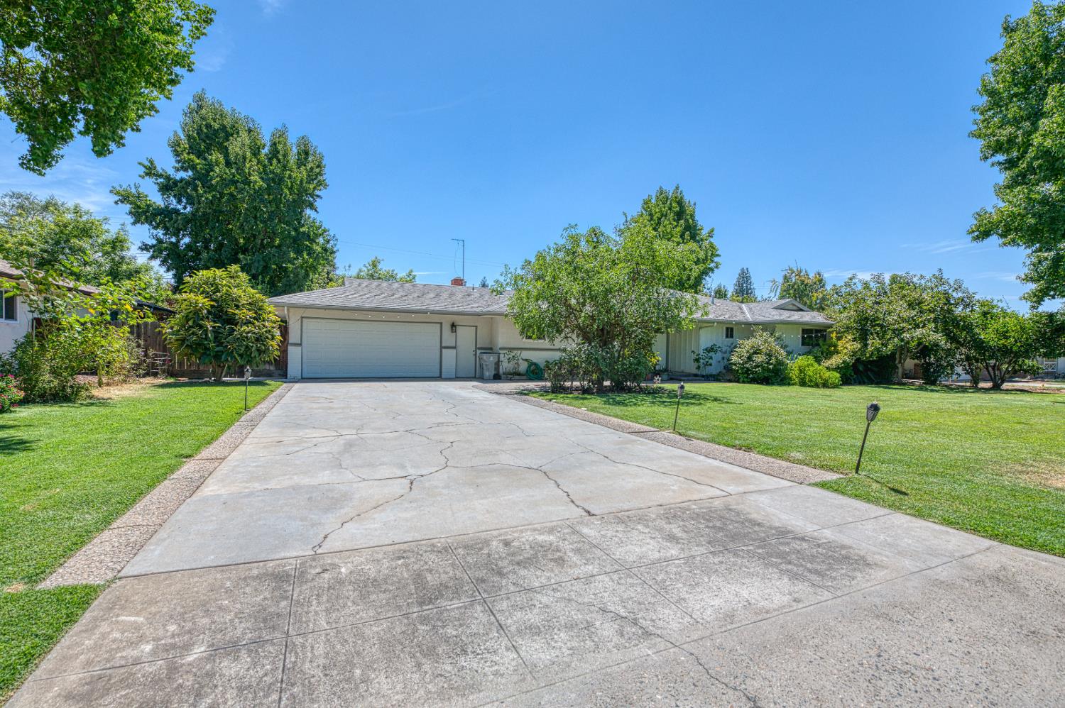 1685 W San Ramon Ave, Fresno, CA 93711