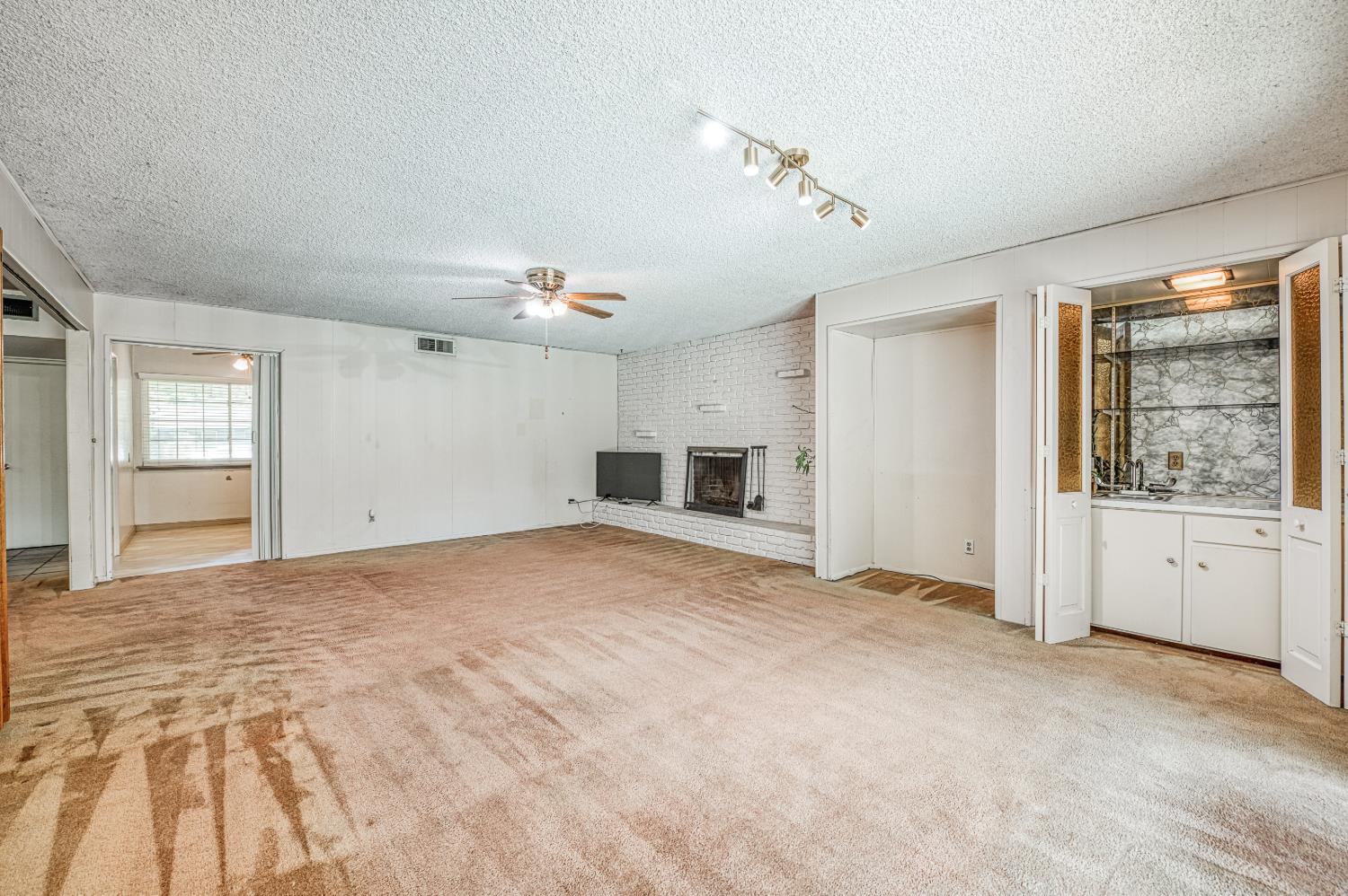 1685 W San Ramon Ave, Fresno, CA 93711