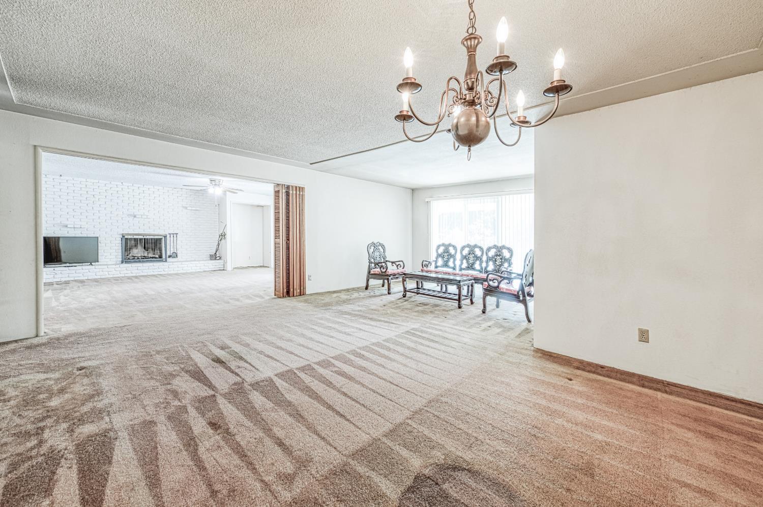 1685 W San Ramon Ave, Fresno, CA 93711