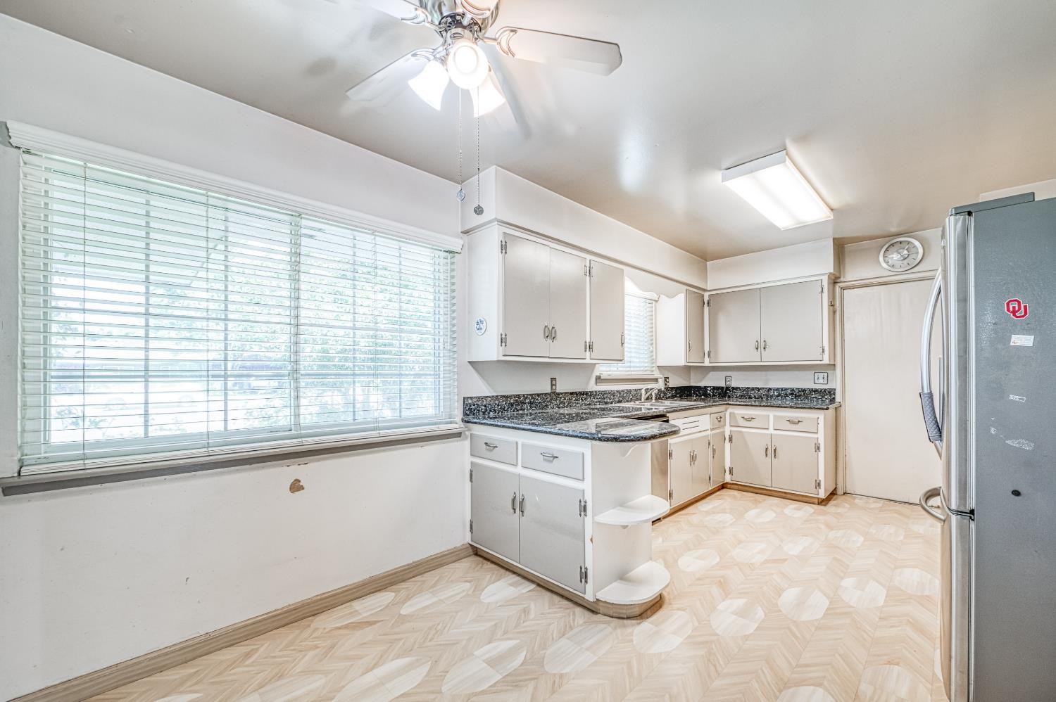 1685 W San Ramon Ave, Fresno, CA 93711