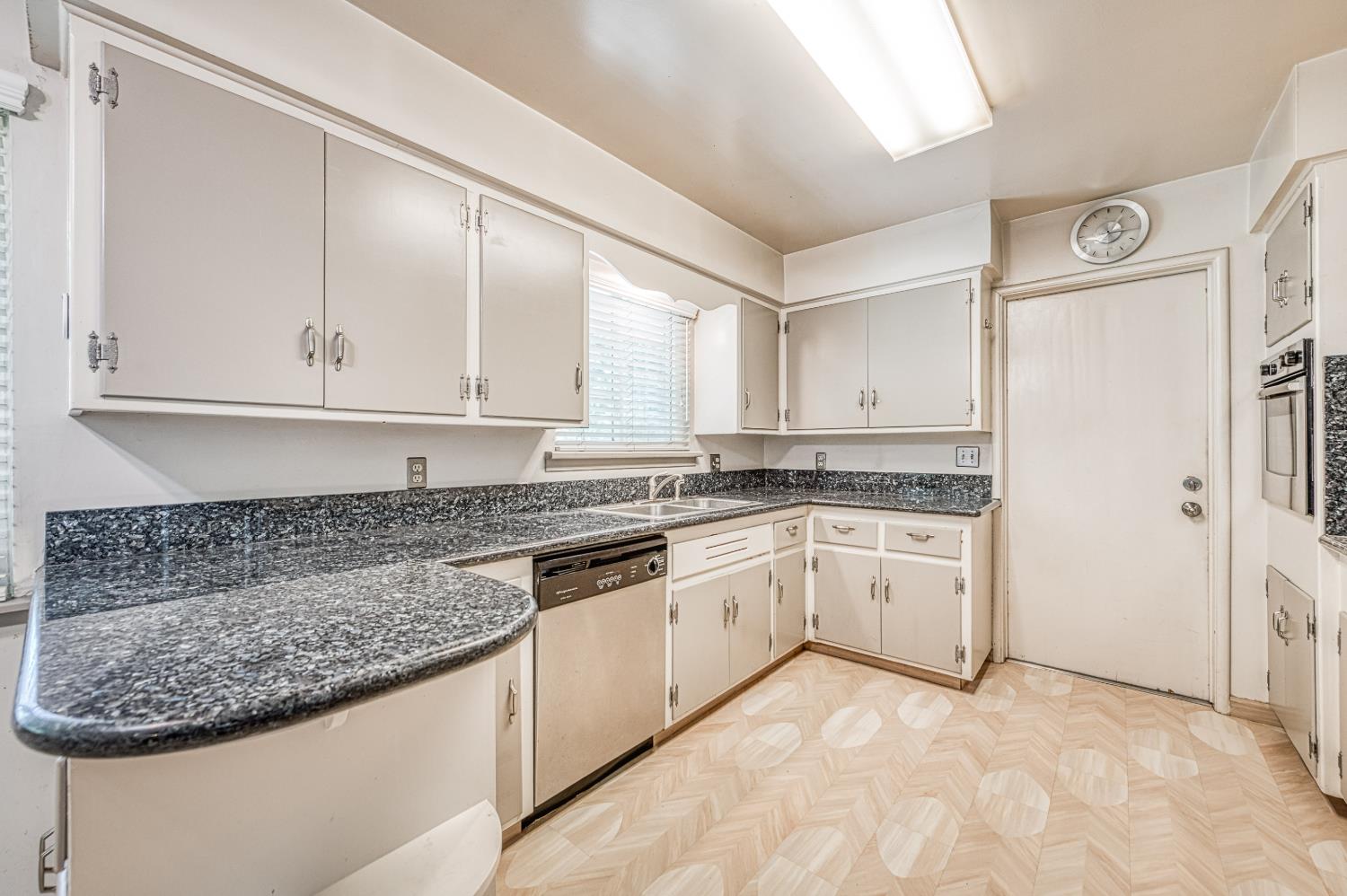 1685 W San Ramon Ave, Fresno, CA 93711