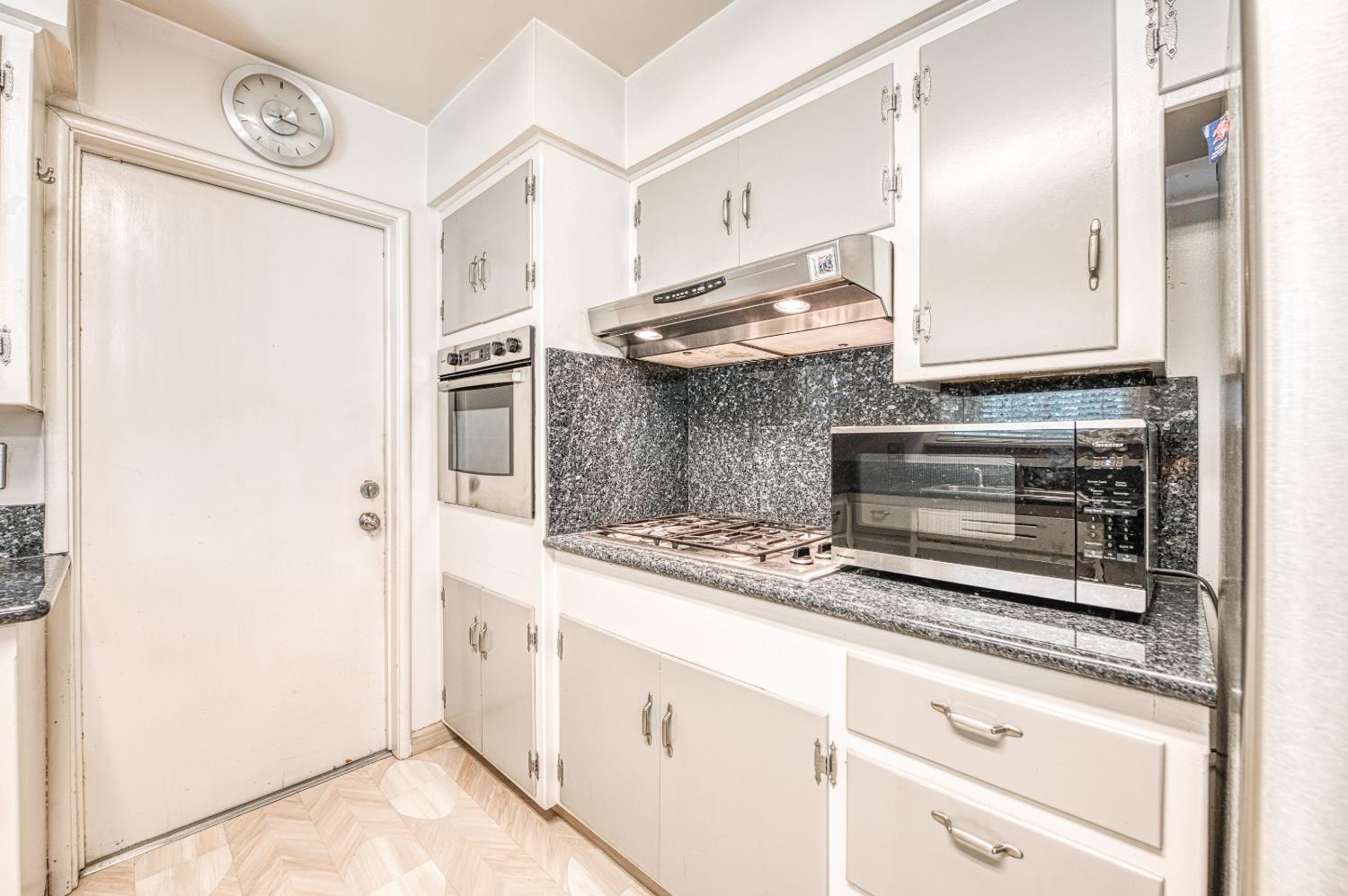 1685 W San Ramon Ave, Fresno, CA 93711
