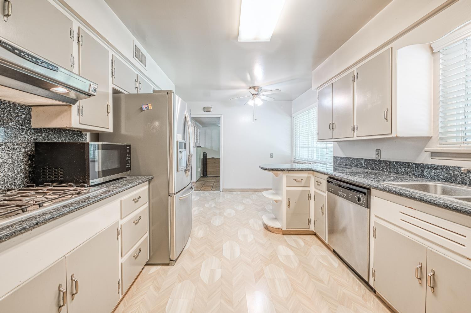 1685 W San Ramon Ave, Fresno, CA 93711