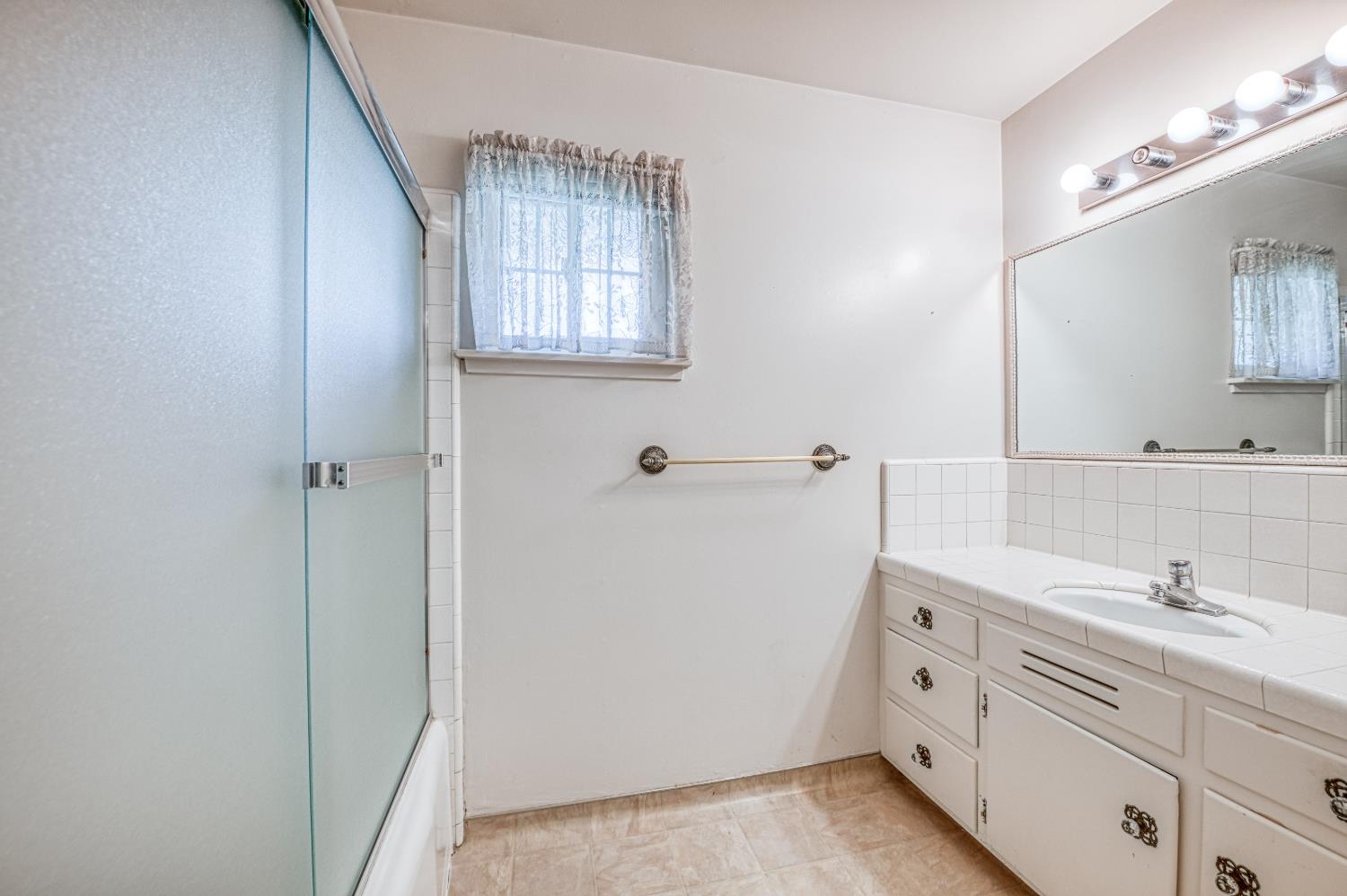 1685 W San Ramon Ave, Fresno, CA 93711