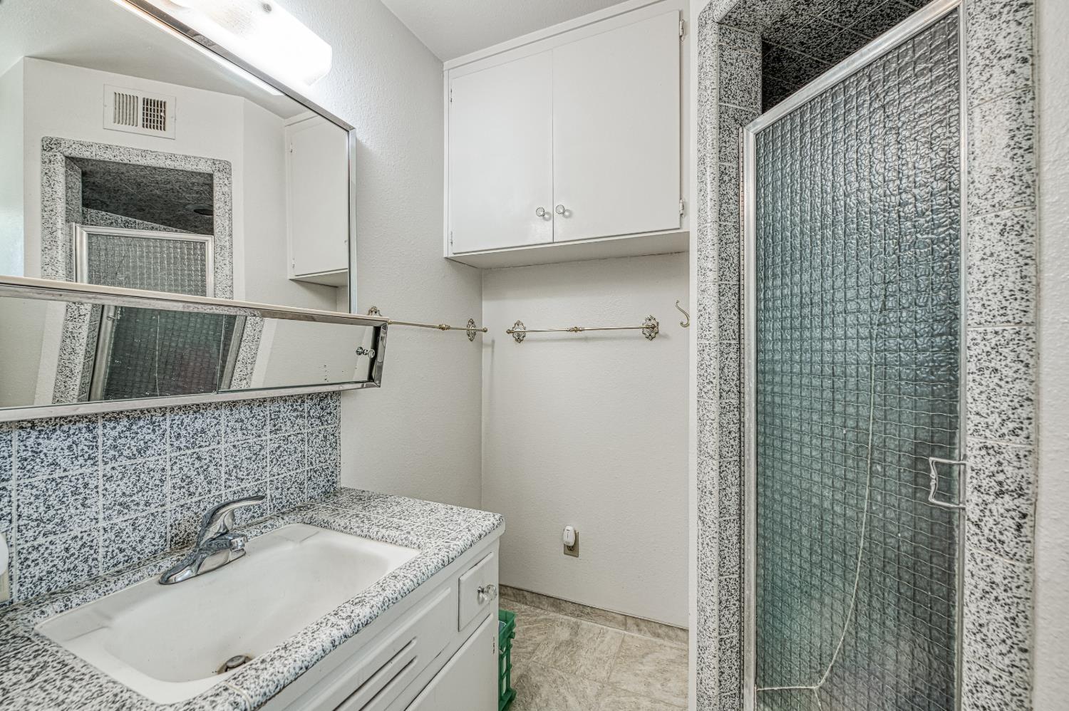 1685 W San Ramon Ave, Fresno, CA 93711