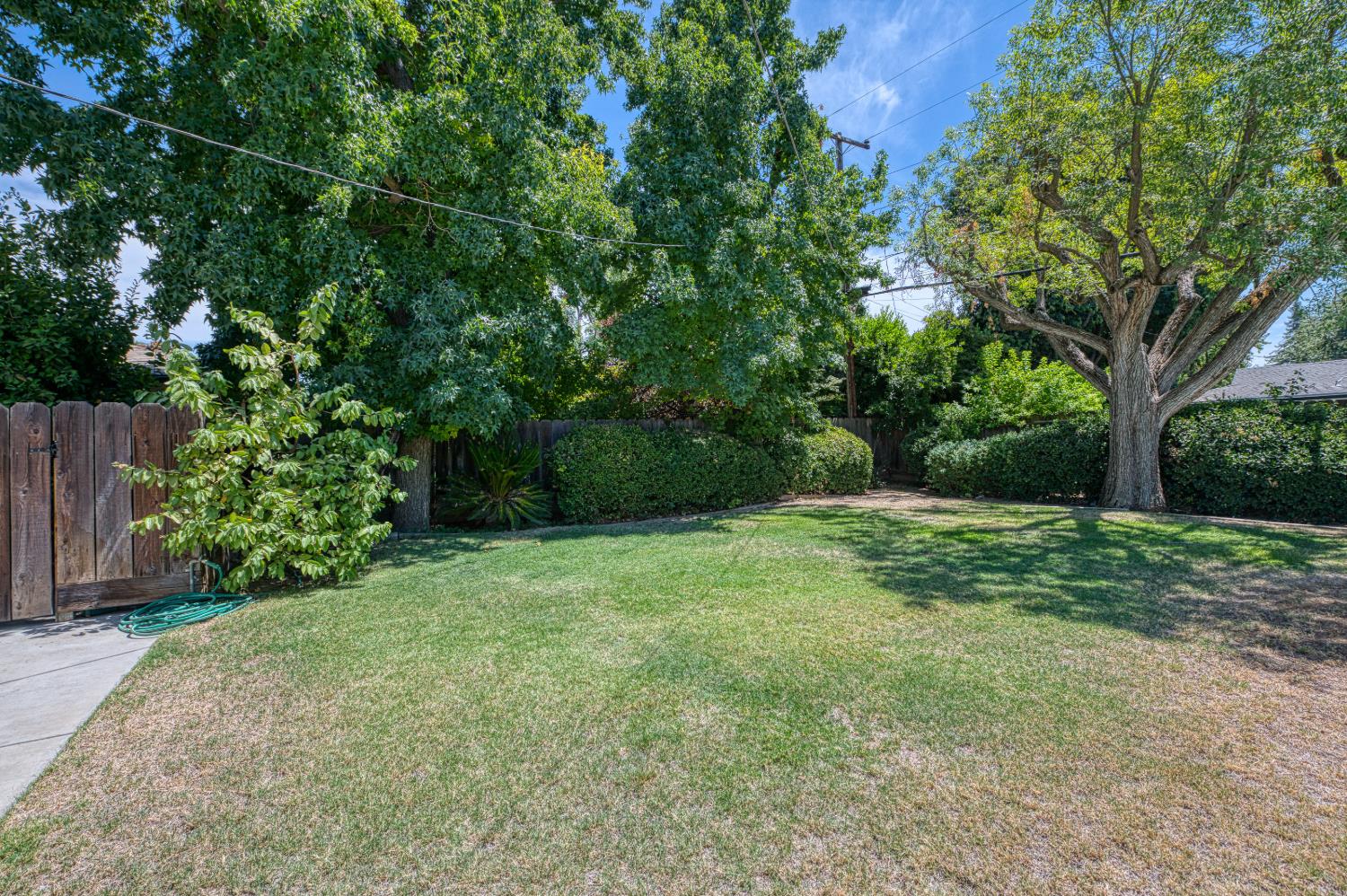 1685 W San Ramon Ave, Fresno, CA 93711