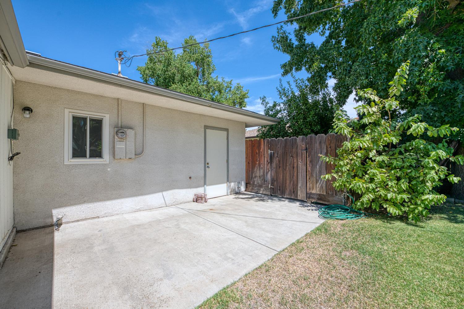 1685 W San Ramon Ave, Fresno, CA 93711