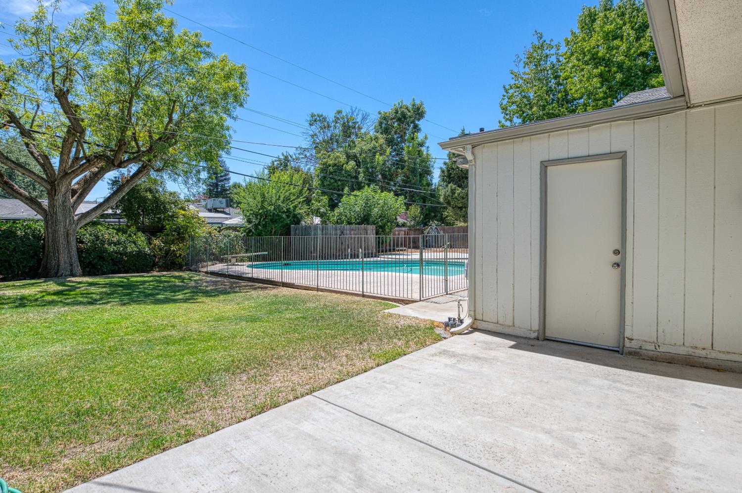 1685 W San Ramon Ave, Fresno, CA 93711