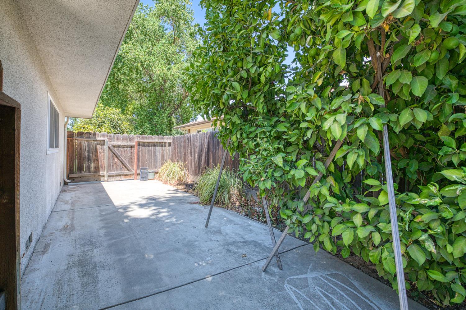 1685 W San Ramon Ave, Fresno, CA 93711