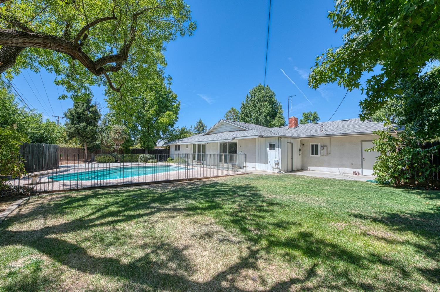 1685 W San Ramon Ave, Fresno, CA 93711