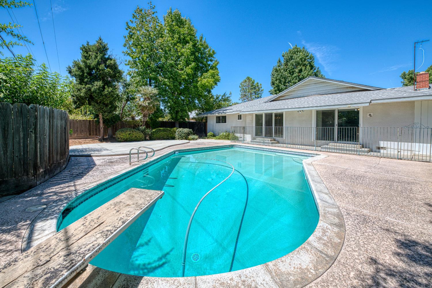 1685 W San Ramon Ave, Fresno, CA 93711