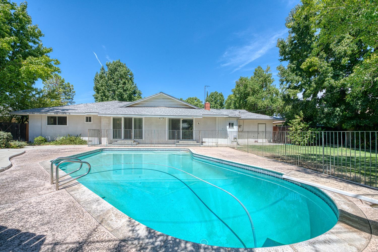1685 W San Ramon Ave, Fresno, CA 93711