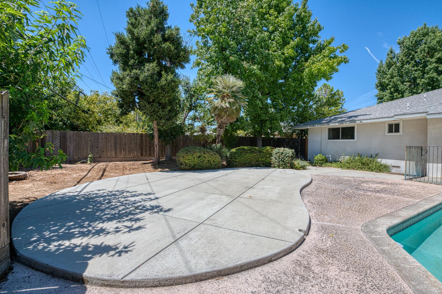 1685 W San Ramon Ave, Fresno, CA 93711