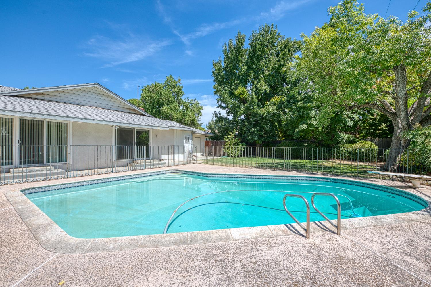1685 W San Ramon Ave, Fresno, CA 93711