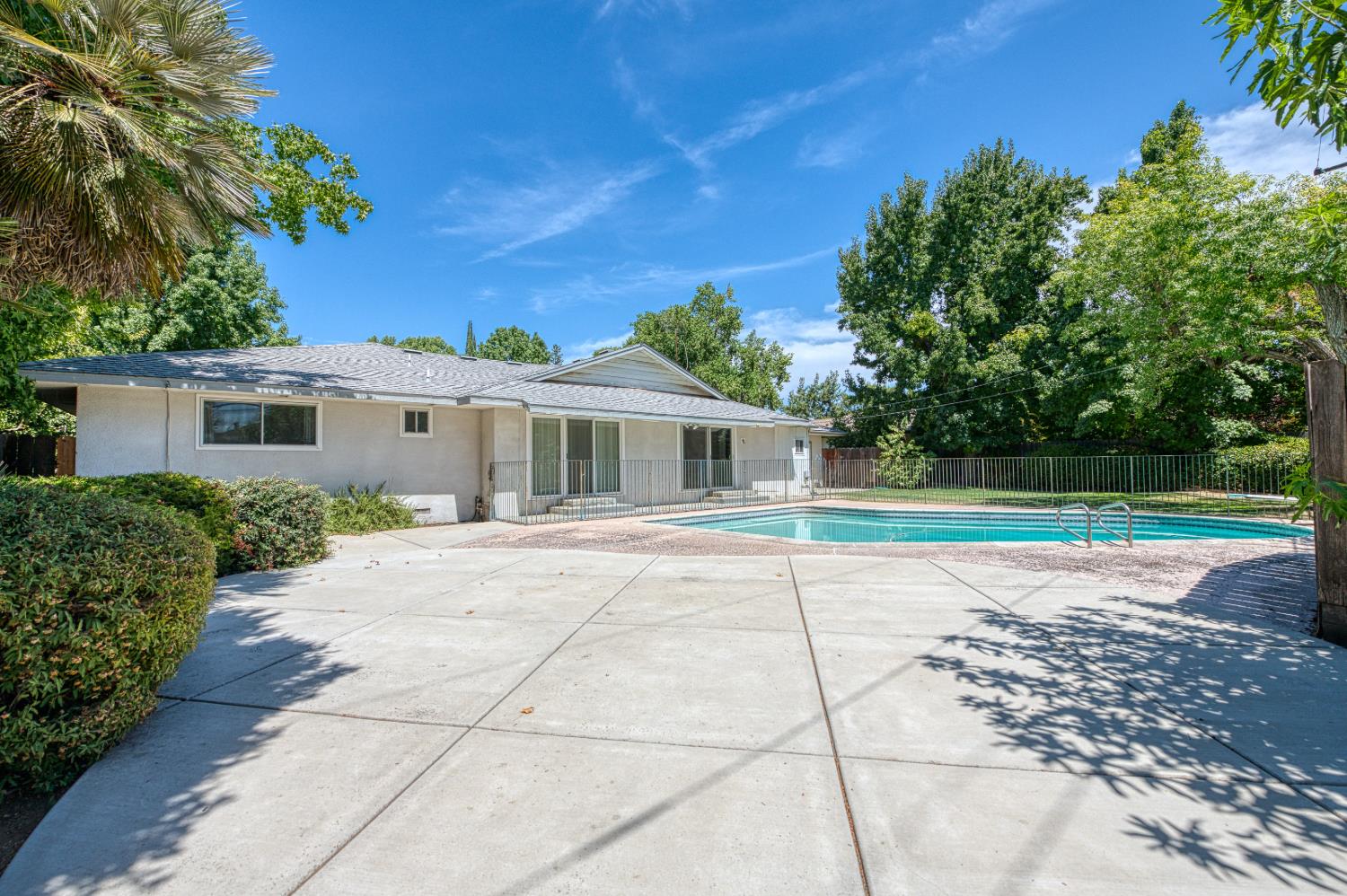 1685 W San Ramon Ave, Fresno, CA 93711