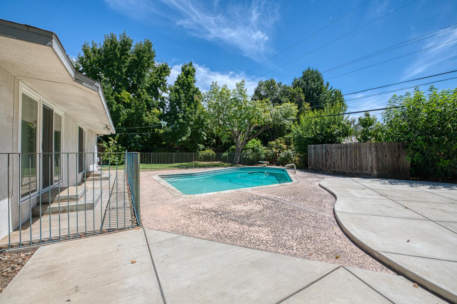 1685 W San Ramon Ave, Fresno, CA 93711