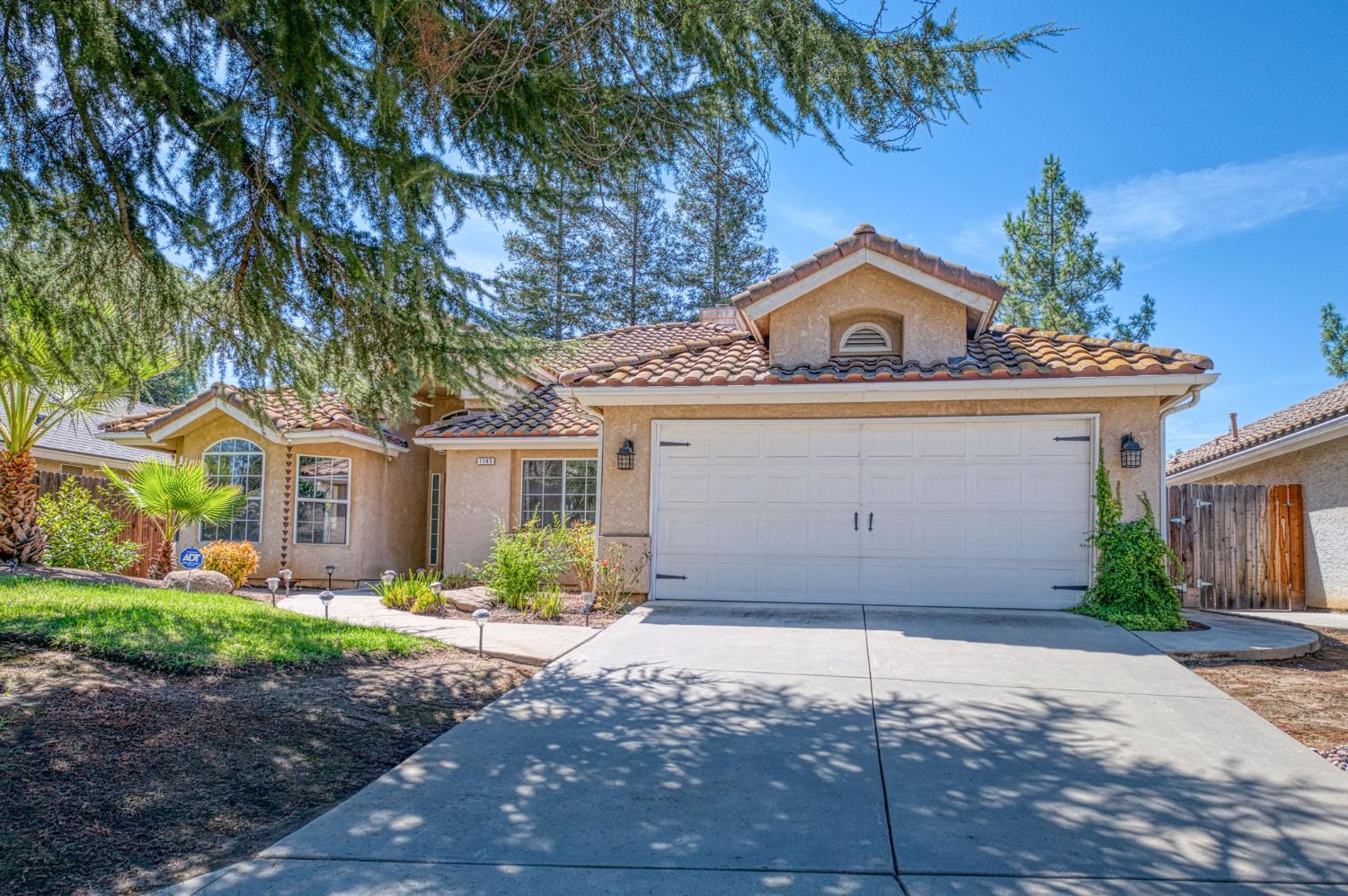 1145 E Woodhaven Ln, Fresno, CA 93720