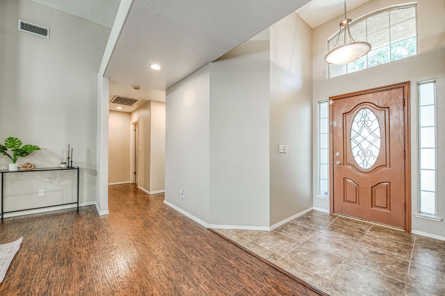 1145 E Woodhaven Ln, Fresno, CA 93720