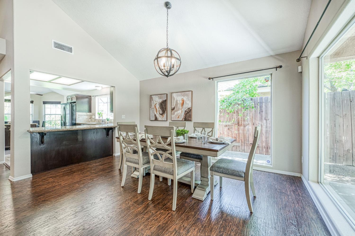 1145 E Woodhaven Ln, Fresno, CA 93720