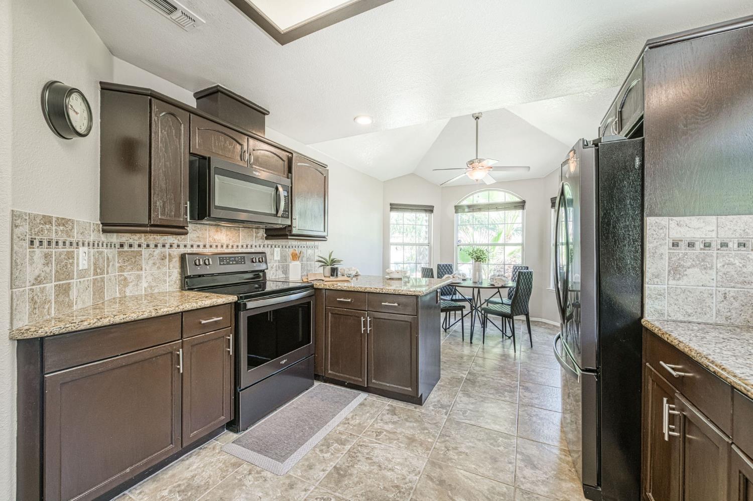 1145 E Woodhaven Ln, Fresno, CA 93720