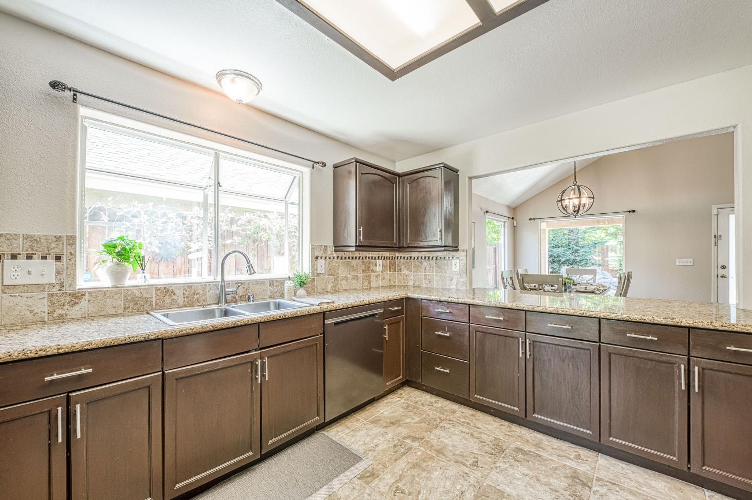 1145 E Woodhaven Ln, Fresno, CA 93720