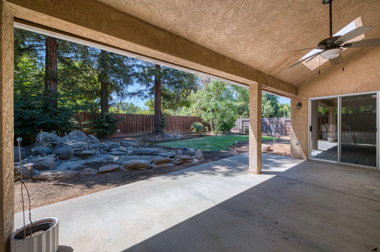 1145 E Woodhaven Ln, Fresno, CA 93720