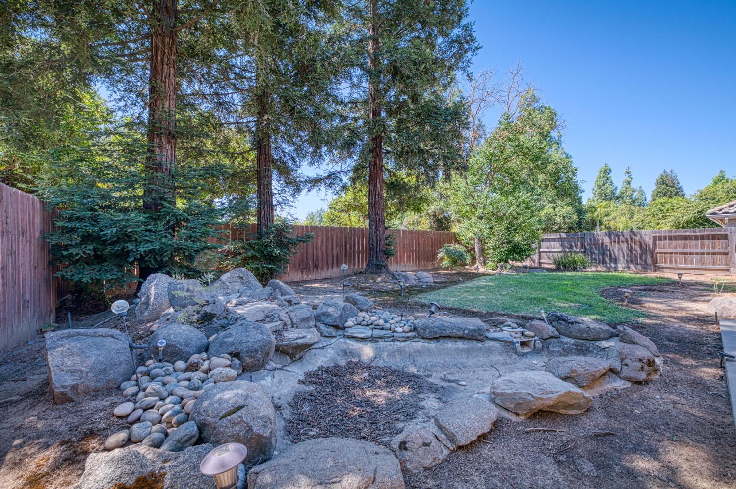 1145 E Woodhaven Ln, Fresno, CA 93720